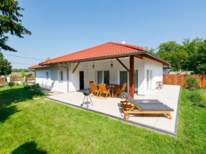 Holiday Home Sunstreet by Interhome, Balatonoszöd